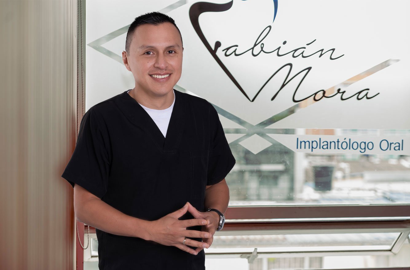 Dr Fabián Mora en consulta